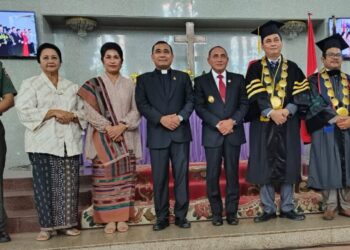 Dihadiri Gubernur Sumut, Ephorus HKBP Lantik Rektor UHN Medan Richard Napitupulu  dan Rektor UHN Pematangsiantar Muktar Panjaitan di Medan