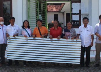 Warga Desa Silamosik Korban Angin Angin Puting Beliung Mendapat Bantuan Dari PT TPL