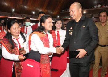 Bupati Taput Nikson Nababan Serahkan 630 SK PPPK Tenaga Kesehatan Formasi Tahun 2022