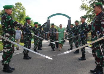 Kodim 0309/Solok Gelar Tradisi Satuan, Lepas Sambut Komandan Kodim: Letkol Inf Aji Satrio Gantikan Letkol Arm Hendrik Setiawan