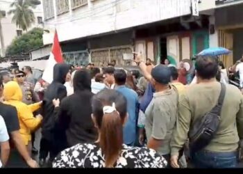 Ratusan Pendukung Keluarga Tengku Zulkifli Kamil Tolak Eksekusi Lahan Seluas 1.212 Meter Persegi di Binjai Kota Sumatera Utara