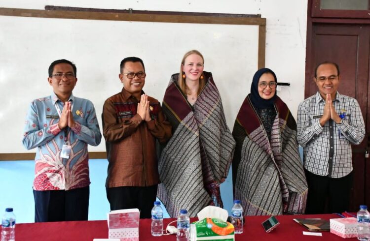 Konsul Amerika Motivasi Siswa, Guru dan Kepala Sekolah di Kabupaten Toba