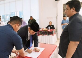 Jelang Masa Jabatan Berakhir, Bupati Vandiko Gultom Lantik Marudut Sitinjak Sebagai Sekda Samosir 
