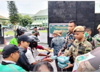 Babinminvetcaddam I/BB Gandeng Komcad TNI Berbagi Takjil Gratis dan Buka Puasa Bersama