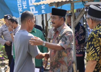 Wali Kota Binja iAmir Hamzah Beri Batuan Korban Kebakaran