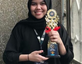 Mahasiswa Universitas Pertamina Regitha Nur Azizah Raih Juara I Lomba Bahasa Inggris di UNRI Riau 
