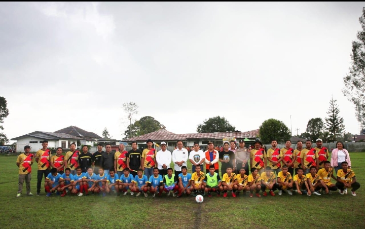 Pj Bupati Taput Buka Turnamen Sepakbola Tingkat SLTP “‘PAPA KEREN” Cup I di Siborong-borong