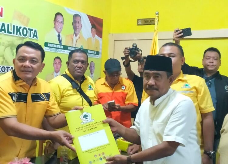 Wali Kota Amir Hamzah Serahkan Berkas Pendaftaran Balon Wali Kota ke DPD Partai Golkar Binjai