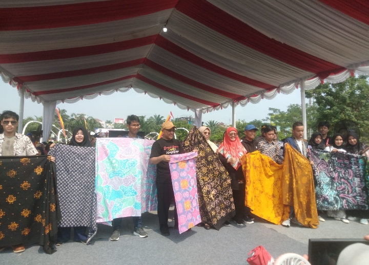 Semarak Hardiknas 2024, Dinas Pendidikan Kota Depok Tampilkan Karya Batik Anak Istimewa