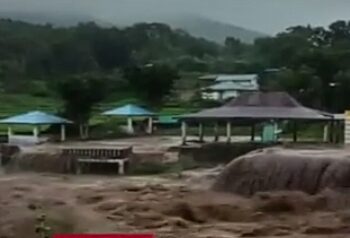 Objek Wisata Pemandian Air Panas Sidebuk Diterjang Banjir