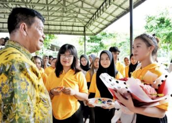 Bupati Simalungun Tinjau Putra – Putri Simalungun Peserta Pelatiha Melalui Program Si Kerja di Medan