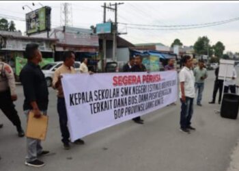 Puluhan Pengunjuk Rasa Tuntut Transparansi Dana Bos di SMK Negeri 1 Sitinjo, Polres Dairi Siapkan Pengamanan
