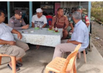 Galang Sinergitas Antar Instansi, Babinsa Koramil 04/Tigalingga Gelar Ngopi Bareng di Desa Gunung Sitember