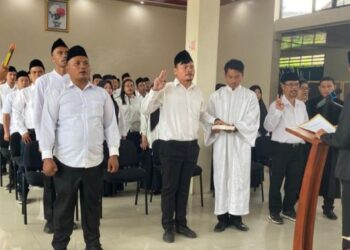 Ketua Bawaslu Dairi Lantik 45 Anggota Panwascam untuk Pilkada 2024