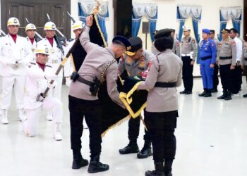 Kapolda Kepri Pimpin Upacara Pencucian Pataka Polda Kepri untuk Sambut Hari Bhayangkara ke-78