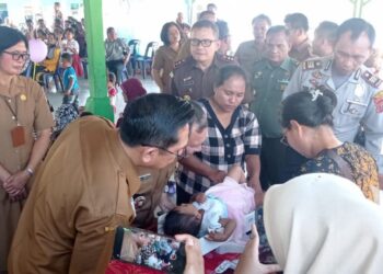 Kasdim 0206/Dairi Dampingi PJ Bupati Dairi Hadiri Pencanangan Gerakan Intervensi Serentak Pencegahan Stunting di Desa Pangaribuan Dairi