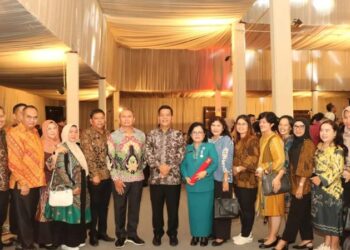 Ketua TP PKK Kabupaten Simalungun, Ny. Ratnawati Radiapoh Hasiholan Sinaga, Terima Penghargaan Manggala Karya Kencana dari BKKBN