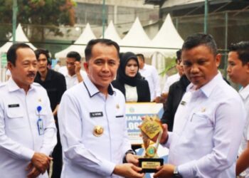Pj Gubernur Sumut  Agus Fatoni Beri Penghargaan pada Disnaker Sumut atas Inovasi RESPEK di Ajang NSIF 2024