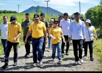 Bupati Simalungun dan Ketua TP PKK Ikuti Gerakan Marharoan Bolon di Kecamatan Purba