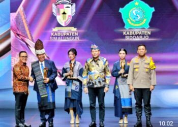 Bupati Simalungun, Radiapoh Sinaga , Raih Penghargaan Pimpinan Daerah Awards 2024 dalam Transformasi Keterbukaan Informasi Publik