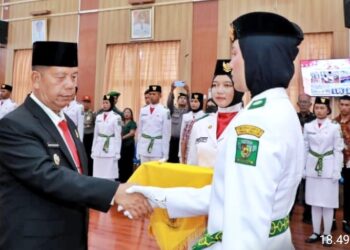 Bupati Simalungun Radiapoh Hasiholan Sinaga Kukuhkan 54 Paskibraka Kabupaten Simalungun Tahun 2024