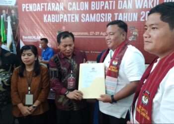 Hari Kedua Pendaftaran KPU Samosir, Pasangan ‘Energi Baru’ Freddy Paulus Situmorang dan Bolivi Simbolon Diikuti Ribuan Pendukung