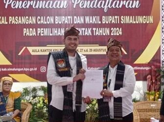 Pasangan Radiapoh Hasiholan Sinaga (RHS) dan Azi Pratama Pangaribuan Resmi Daftar di KPU Simalungun, Dapat Dukungan Ribuan Pendukung
