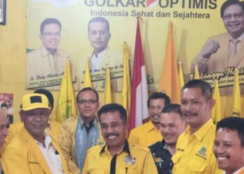 Pasangan Birma Sinaga dan Erwin Sihite Daftar ke KPU Humbahas untuk Pilkada 2024