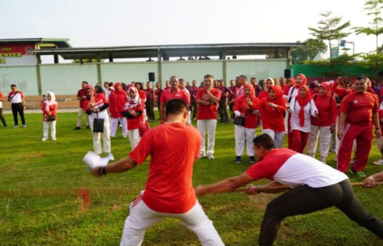 Korem 032/Wirabraja Semarakkan HUT ke-79 RI dengan Berbagai Lomba Kebersamaan