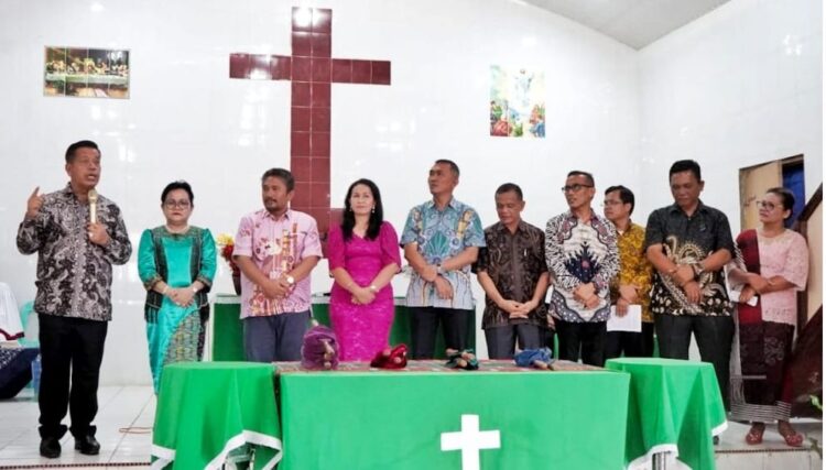 Bupati Simalungun dan Istri ikuti Ibadah Minggu Bersama Jemaat HKBP di Jawa Maraja