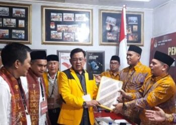 Paslon Wali Kota dan Wakil Wali Kota Robinsar Sinaga dan Mukhlis Suhada Siambaton (Romantis), Daftar ke KPU  Sibolga