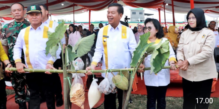 Bupati Simalungun Buka Secara Resmi Pasar Tani dan Bazar Panen Pangan Petani Tahun 2024