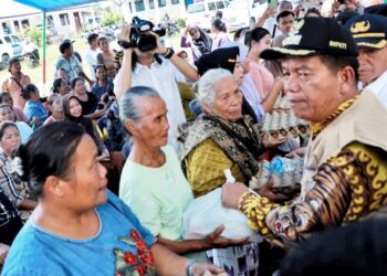 Bupati Simalungun Kunjungi Korban Bencana Angin Puting Beliung di Kecamatan Tanah Jawa, Serahkan Bantuan