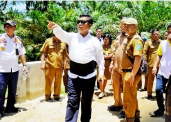 Bupati Simalungun Tinjau Kondisi Jalan Penghubung Nagori Sordang Bolon-Bangun Sordang, Instruksikan Segera Perbaikan