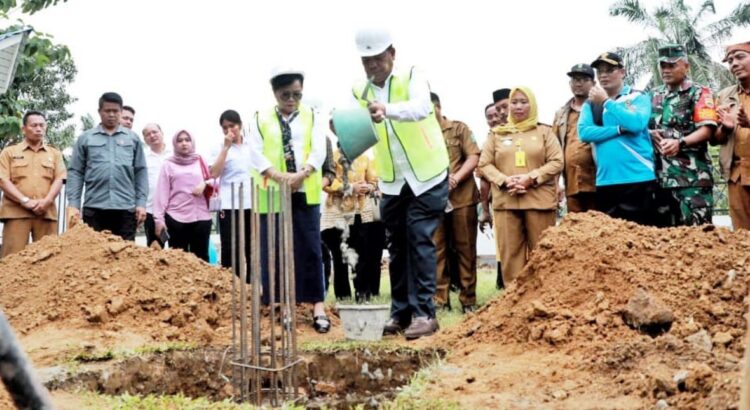 Bupati Simalungun Letakkan Batu Pertama Pembangunan Ruang Kelas Baru di SMP Negeri 1 Gunung Maligas