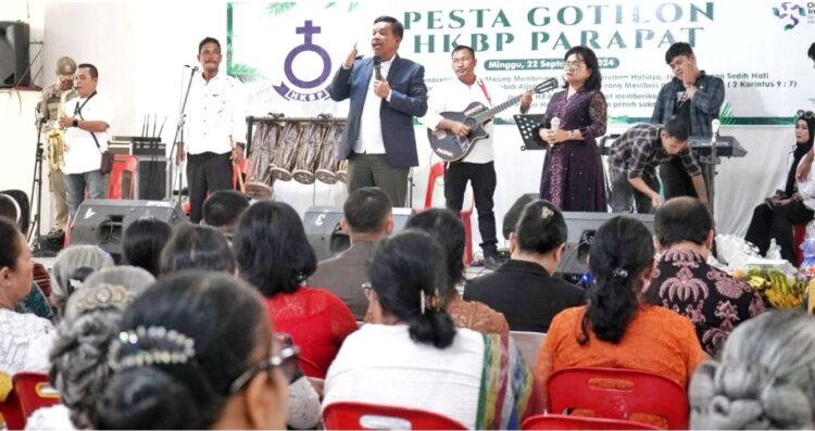 Bupati Simalungun Hadiri Pesta Gotilon HKBP Parapat dan Berikan Bantuan