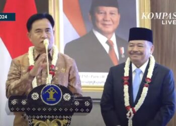 Menko Hukum dan HAM Yusril Ihza Mahendra dan Otto Hasibuan Saling Puji dalam Acara Serah Terima Jabatan