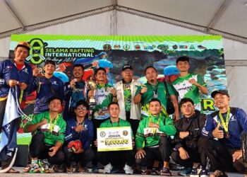 Tim Arung Jeram Sumut Juara Umum di Event Selama Rafting Internasional Challenge 2024 di Malaysia