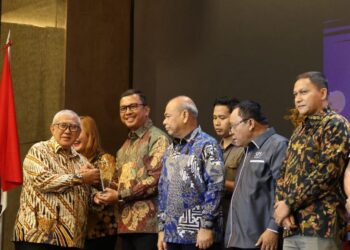 Pjs Bupati Toba Dr. Agustinus Panjaitan Raih Penghargaan “Sahabat Pers Award 2024”