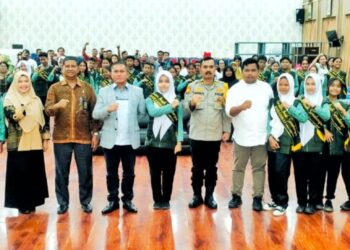 Sekda Simalungun Esron Sinaga Mengukuhkan Kepengurusan Forum Anak Simalungun (Forasima) Periode 2024-2026