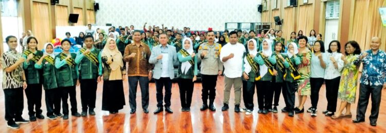 Sekda Simalungun Esron Sinaga Mengukuhkan Kepengurusan Forum Anak Simalungun (Forasima) Periode 2024-2026