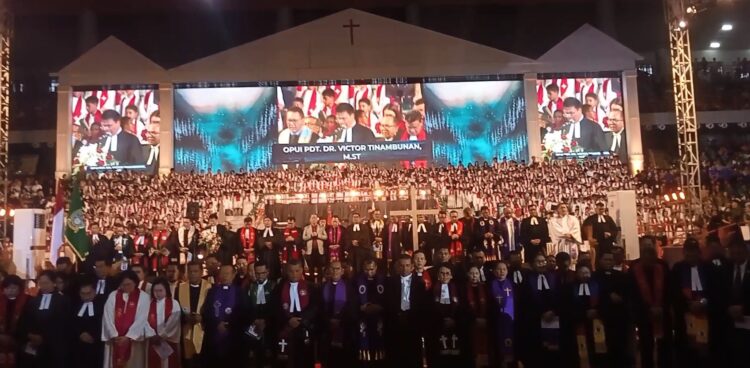 Perayaan Natal Oikumene Sumut 2024 Dihadiri Ribuan Jemaat: Ketua PGI Wilayah Sumut Pdt. Viktor Tinambunan Ajak Jemaat Mempersiapkan yang Terbaik Untuk Tuhan