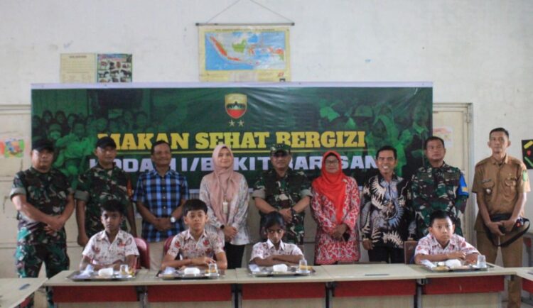 Kodam I/BB Gelar Makan Sehat Bergizi untuk Siswa di Medan Polonia