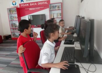 Pelajar Manfaatkan Pojok Baca Digital (POCADI) di Kecamatan Kerajaan untuk Tingkatkan Literasi
