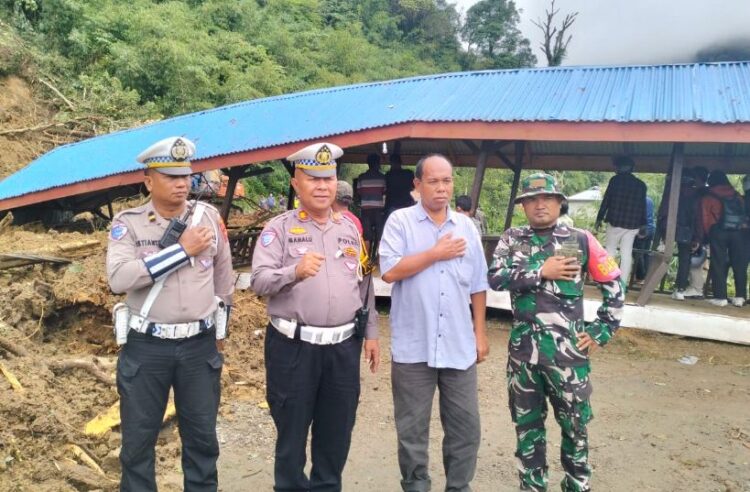 Jalan Penghubung Langkat-Karo Terputus Akibat Longsor, Warga Kecewa Liburan Terganggu