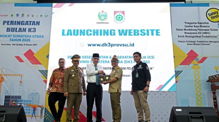 Pj Sekdaprov Sumut Pimpin Apel Peringatan Bulan K3 2025 di Deliserdang