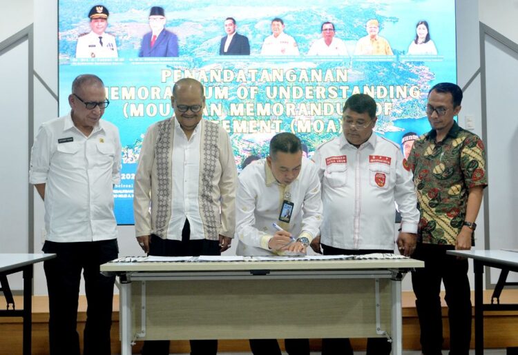 Pj Sekdaprov Sumut Saksikan Penandatanganan MoU antara TC UGGp dan KMDT: Fokus Kolaborasi Untuk Pertahankan Caldera Toba Sebagai Warisan Dunia