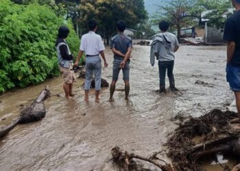 Hujan Deras Picu Longsor dan Banjir Bandang di Sidikalang, Akses Jalan Terputus