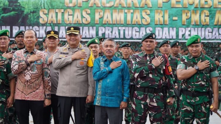Sekda Langkat Amril Hadiri Upacara Pelepasan Satgas Pamtas RI-PNG Yonif 100/PS di Belawan