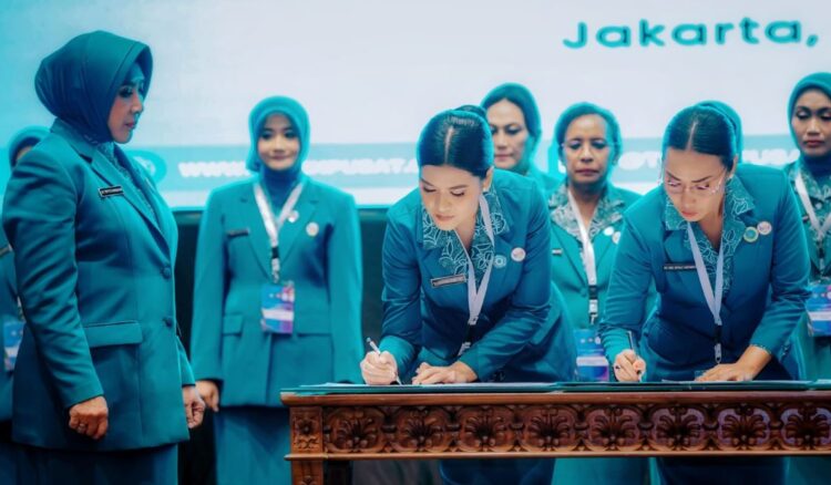 Ketua Umum TP PKK Pusat, Tri Tito Karnavian Lantik Kahiyang Ayu sebagai Ketua TP PKK Provinsi Sumut